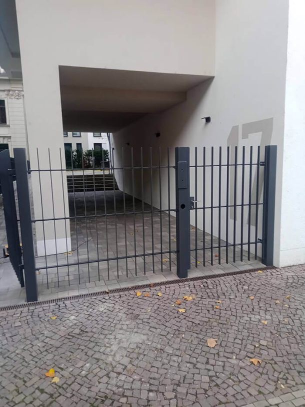 Anfertigen individueller Zauns  Klingelanlage elektrischen Toröffnern