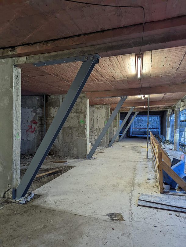 Fertigung und Montage von Schr&auml;gst&uuml;tzen 